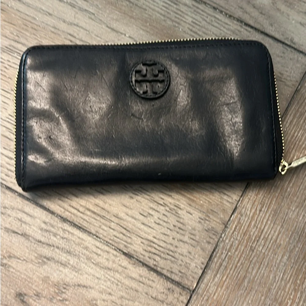 Tory Burch Black Leather Wallet - Picture 4 of 4